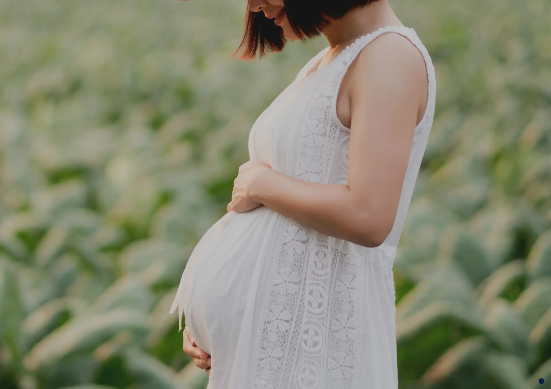 Femme enceinte en pleine sérénité